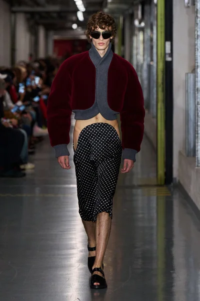 Look 48